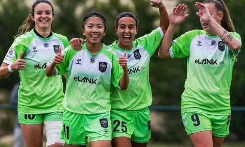 Huỳnh Như gửi 'quà Tết' không thể tuyệt vời hơn từ Lank FC về Việt Nam