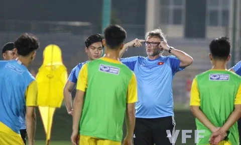 HLV Philippe Troussier loại số lượng lớn cầu thủ trước SEA Games