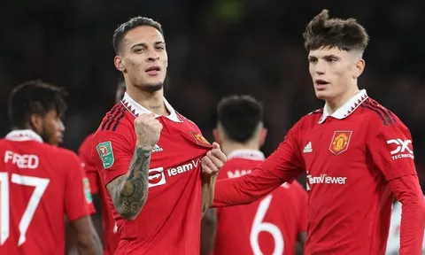 Tỏ thái độ, 'Tiểu Ronaldo' lập tức bị HLV Ten Hag nắn gân