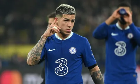 Để thua bạc nhược, CĐV Chelsea ‘mỉa mai’ bom tấn mùa đông
