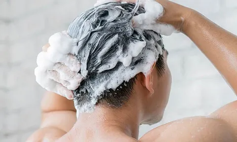 5 bước gội đầu đúng cách ngăn ngừa gàu, giảm tóc gãy rụng