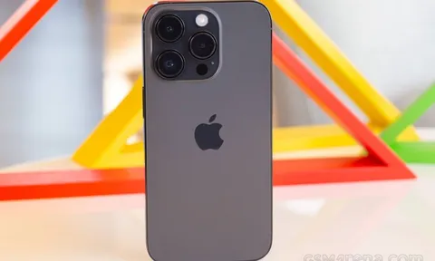 Giá đập hộp iPhone 14 Pro giữa tháng 2/2023 vẫn tiếp tục ‘giảm không phanh’ thách đấu Galaxy S22 Ultra