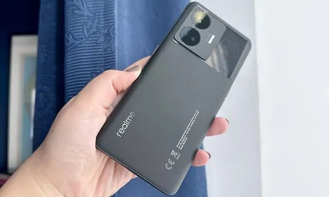 Realme GT3 – điện thoại đầu tiên hỗ trợ sạc 240W ra mắt toàn cầu