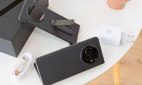 Trên tay Tecno Phantom V Fold, có đủ sức cạnh tranh với Galaxy Z Fold 4?