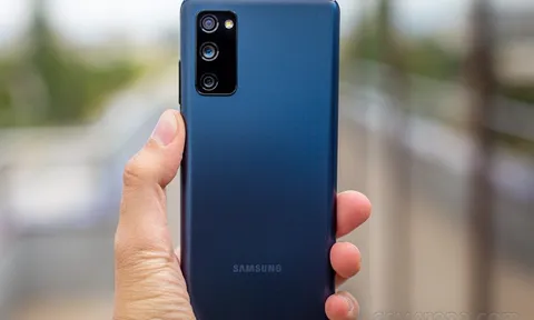 Galaxy S20 FE đầu tháng 3 giảm nửa giá, quà tặng ấn tượng dành cho phái đẹp ngày 8/3