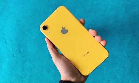 Tư vấn: iPhone XR sau 5 năm rẻ như máy tàu có đáng mua?