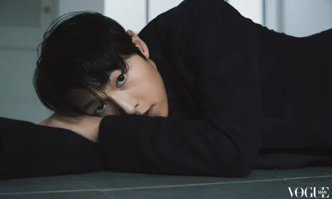 Một nữ MC thẳng thắn tiết lộ con người thật của Song Joong Ki sau lần đầu tiếp xúc