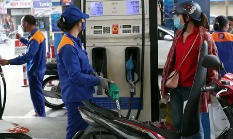Giá xăng dầu hôm nay ngày 23/1: Giảm mạnh chưa từng có