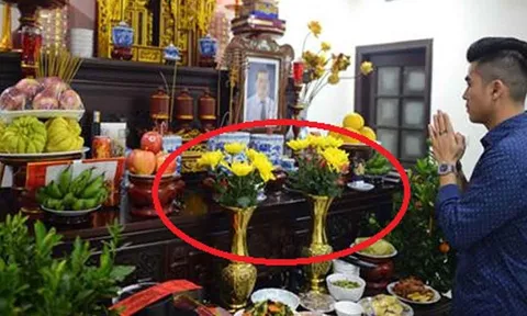 Cúng rằm tháng Giêng: Đặt lọ hoa bên trái hay bên phải trên bàn thờ mới hưởng nhiều lộc