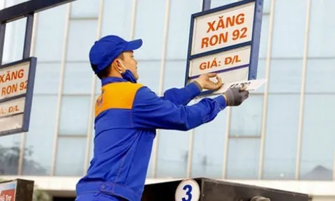 Giá xăng dầu hôm nay ngày 15/2: Tiếp đà lao dốc