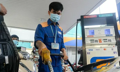 Giá xăng dầu hôm nay ngày 21/2: Tiếp đà bật tăng mạnh