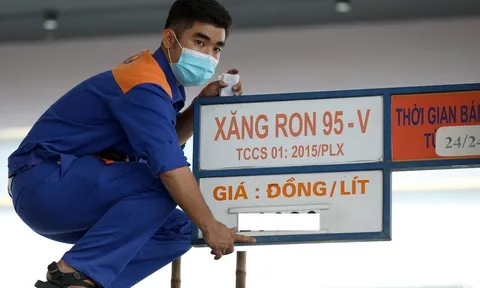 Giá xăng dầu hôm nay ngày 28/2: Đột ngột quay đầu giảm