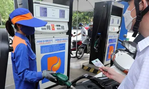 Giá xăng dầu hôm nay ngày 8/3: Đồng loạt lao dốc