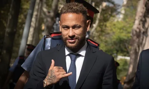 Bị PSG thanh lý, Neymar sang 'ông lớn' nước Anh làm siêu sao?