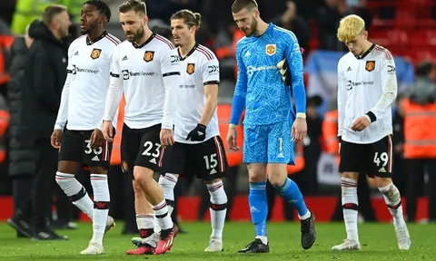 Luke Shaw phơi bày sự thật 'đáng xấu hổ' khiến MU thảm bại Liverpool