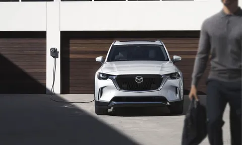 Mazda CX-90 2023 sẽ được bán với 11 phiên bản, giá từ 40.000 USD