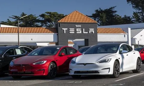 Tesla kiếm tiền "giỏi" gấp đôi 2 đối thủ chính cộng lại
