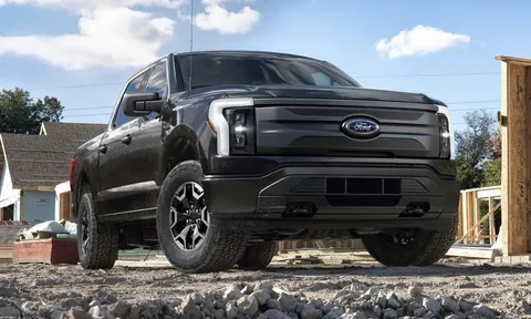 Bán tải điện Ford F-150 Lightning dừng sản xuất vì nguy cơ lỗi pin