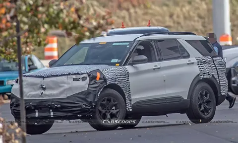 Lộ diện Ford Explorer 2024 với nhiều thay đổi "lạ hoắc"