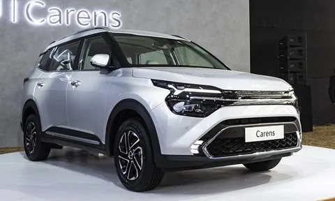 Kia Carens 2023 bổ sung bản 5 chỗ, "dằn mặt" đối thủ Suzuki Ertiga