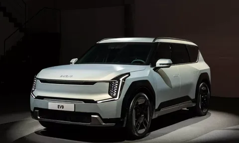 Xe điện KIA EV9 2024 lộ diện hoàn toàn trước ngày ra mắt, giá dự kiến từ 56.000 USD