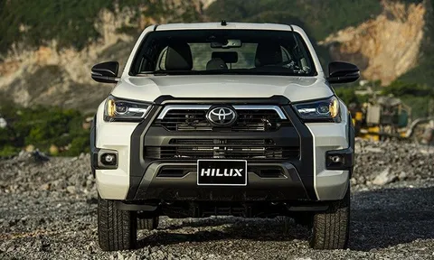 Toyota Hilux 2023 về Việt Nam "nhỏ giọt", sẽ khó bán vì giá quá cao