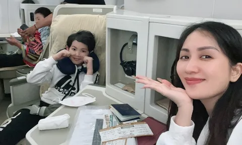 Khánh Thi cùng quý tử xuất ngoại sau thông báo mang thai lần 3