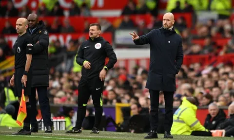 HLV Ten Hag tố trọng tài xử ép MU, chỉ rõ cầu thủ Crystal Palace xứng đáng nhận thẻ đỏ