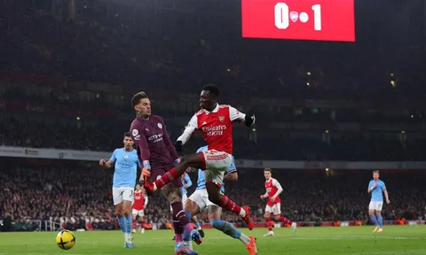 Trọng tài thêm một lần gây tranh cãi trong trận đấu Arsenal vs Man City