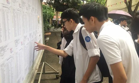 Hàng loạt trường THPT ở Hà Nội hạ điểm chuẩn