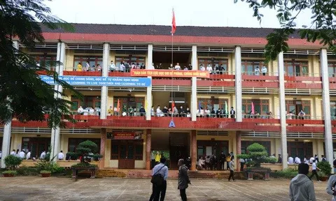 Xét đặc cách tốt nghiệp cho nữ sinh có bố qua đời trước ngày thi