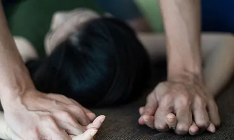 Nghiện phim đồi trụy, thiếu niên chặn đường hiếp dâm cô gái cùng xã