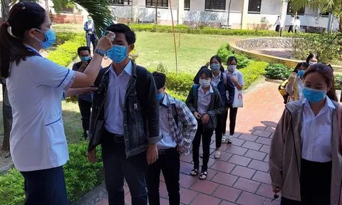 Thầy giáo mắc COVID-19 đi coi thi tốt nghiệp THPT: Gần 1.300 người là F1, F2