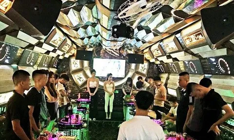 Bắt quả tang 13 nam thanh nữ tú đang "bay, lắc" tại karaoke Thiên Đường