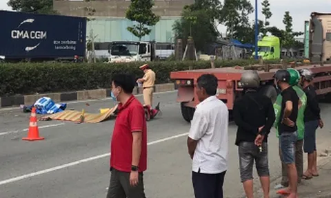 Va chạm với container, người đàn ông bị bánh xe cán tử vong