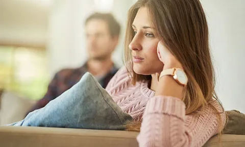 Dấu hiệu chứng tỏ bạn và chồng đã hết duyên, càng gượng ép càng đau khổ