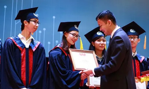 Từ 1/7/2020, tốt nghiệp đại học loại xuất sắc được xét tuyển vào công chức