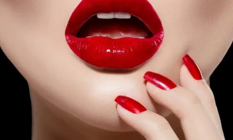 Mẹo hay giúp môi luôn căng mọng, không sợ khô ráp vì đánh son