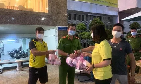 Những suất ăn ấm áp nghĩa tình gửi tới tuyến đầu chống dịch Covid-19