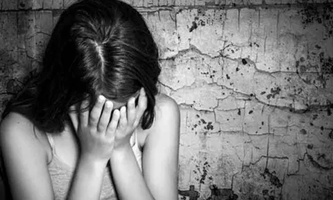Tạm giữ hình sự hai chú cháu "yêu" bé gái dưới 16 tuổi