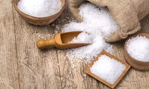 Chỉ 1 nắm muối nhỏ nhưng công dụng vô cùng tuyệt vời trong gian bếp