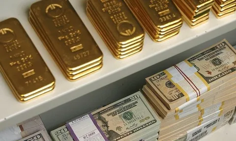 Giá vàng hôm nay 2/7: Bị bán chốt lời, vàng rời đỉnh 8 năm