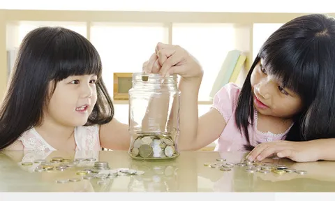 Con tương lai nghèo đói chỉ vì thói quen chi tiêu của cha mẹ hiện tại