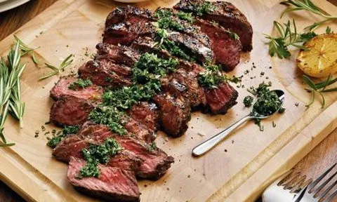 Kỳ lạ cách ăn toàn thịt để giảm cân