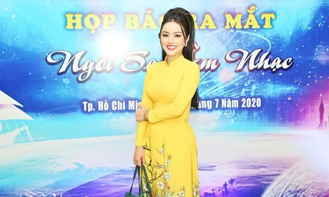 Hoa hậu Amy Lê Anh khoe nét đẹp nền nã với áo dài