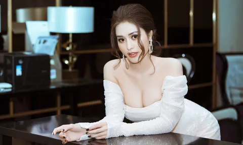 Hoa hậu Di Khả Hân diện thiết kế xẻ sâu, gợi cảm ngồi ghế giám khảo