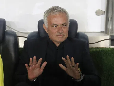 Mourinho muốn "rút ruột" Man United ngay tháng Một