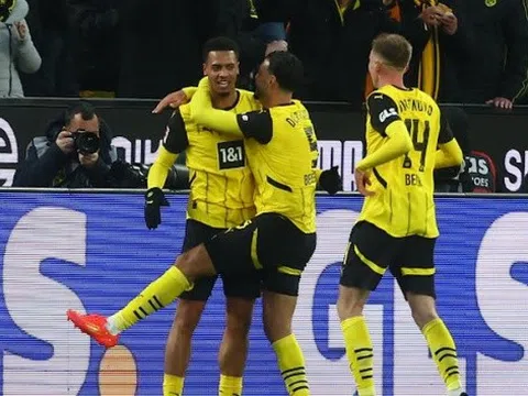 Dortmund 4-0 Freiburg: Cơn mưa bàn thắng, tạm vượt khủng hoảng