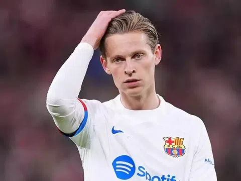 Phản ứng cứng rắn của Frenkie De Jong với Barca