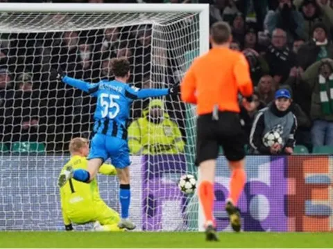 Tình huống phản lưới hiếm thấy ở trận Celtic vs Club Brugge